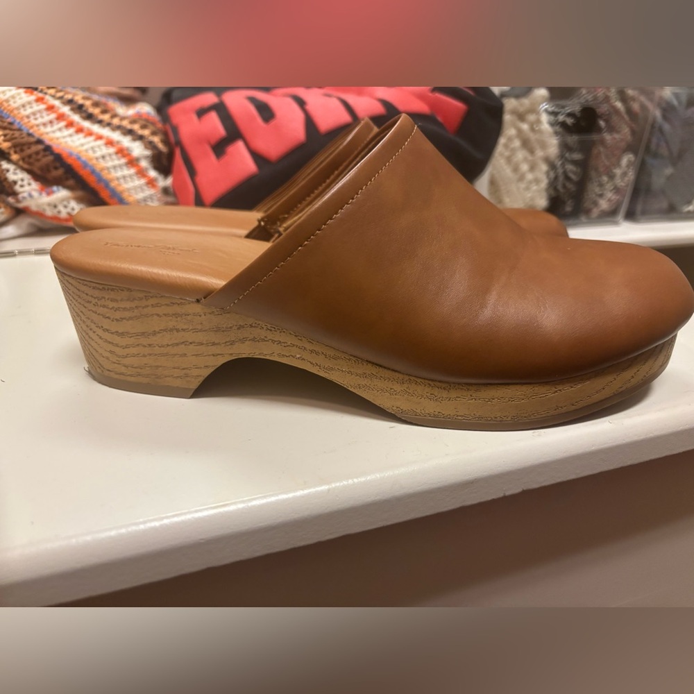 Universal Threads women’s clogs size 10
